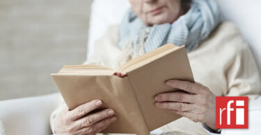 Une femme apprend à lire à 104 ans