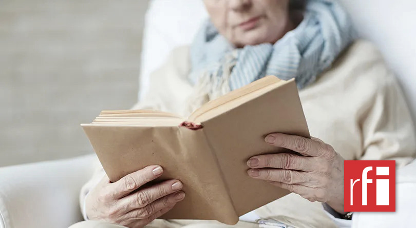 Une femme apprend à lire à 104 ans